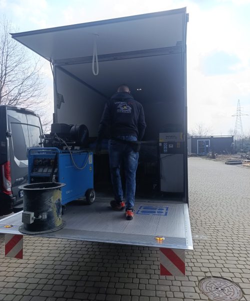 Transport rzeczy podczas przeprowadzki z Warszawy do Węgier realizowany przez Manatki24